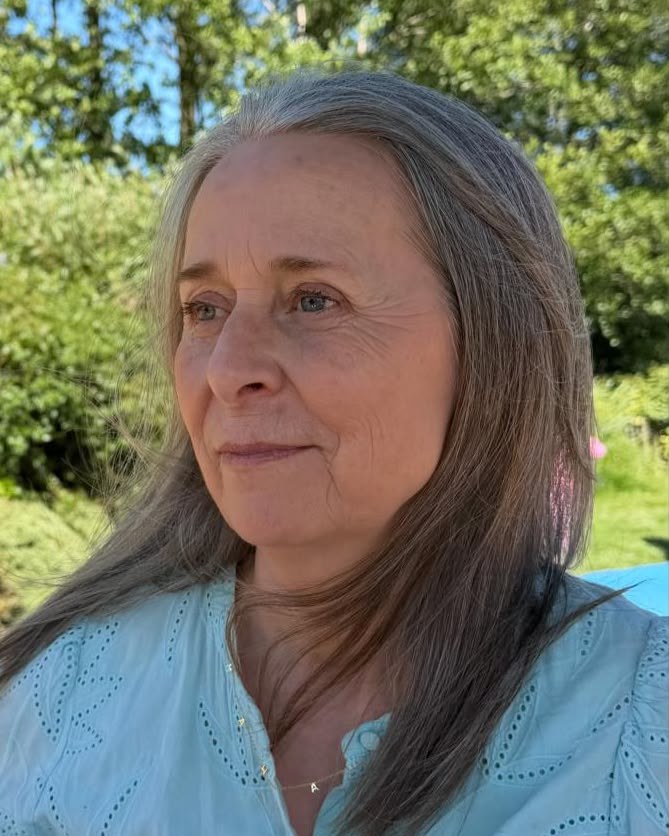 Melanie Gummer, Somatic Experiencing practitioner, photographed outdoors